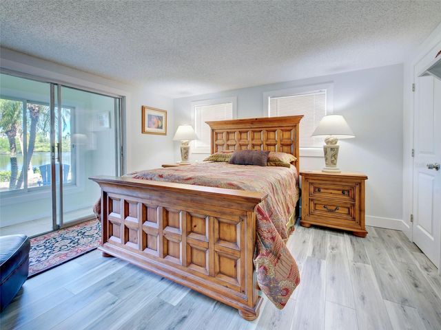 24 S OXFORD DRIVE, Englewood, FL 34223