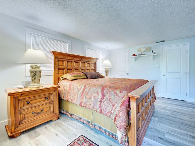 24 S OXFORD DRIVE, Englewood, FL 34223