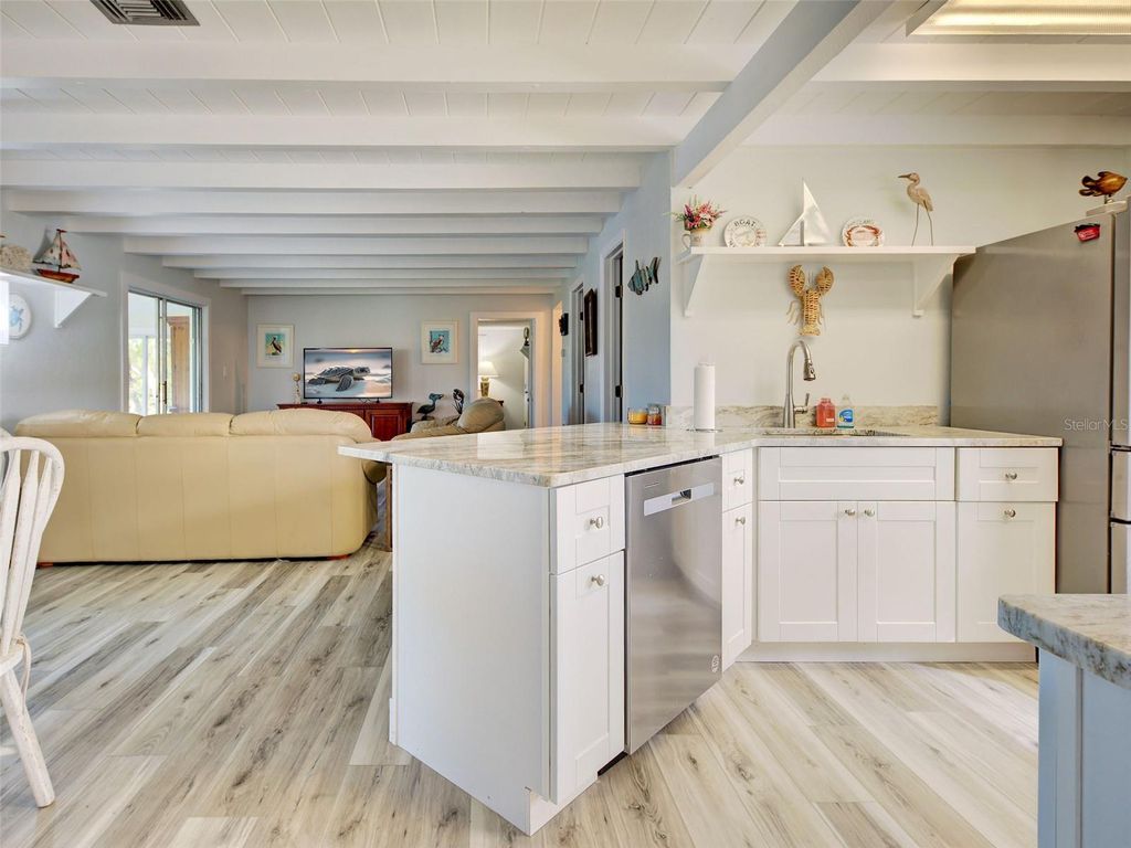 Image 21 of property listing at 24 S OXFORD DRIVE, Englewood, FL 34223