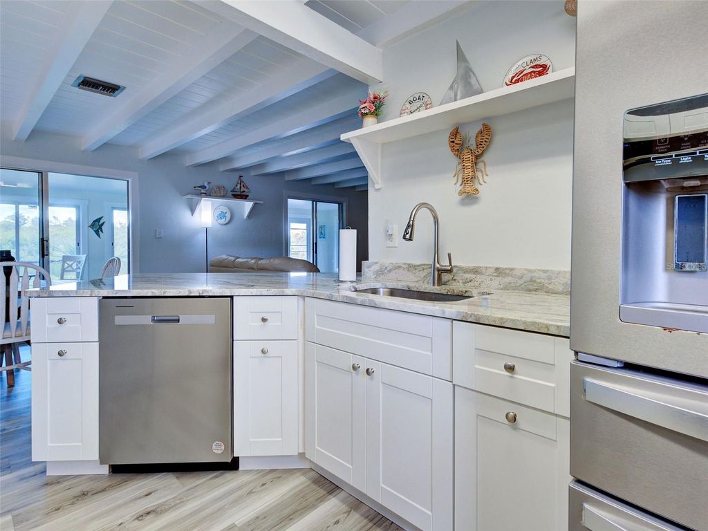 Image 26 of property listing at 24 S OXFORD DRIVE, Englewood, FL 34223