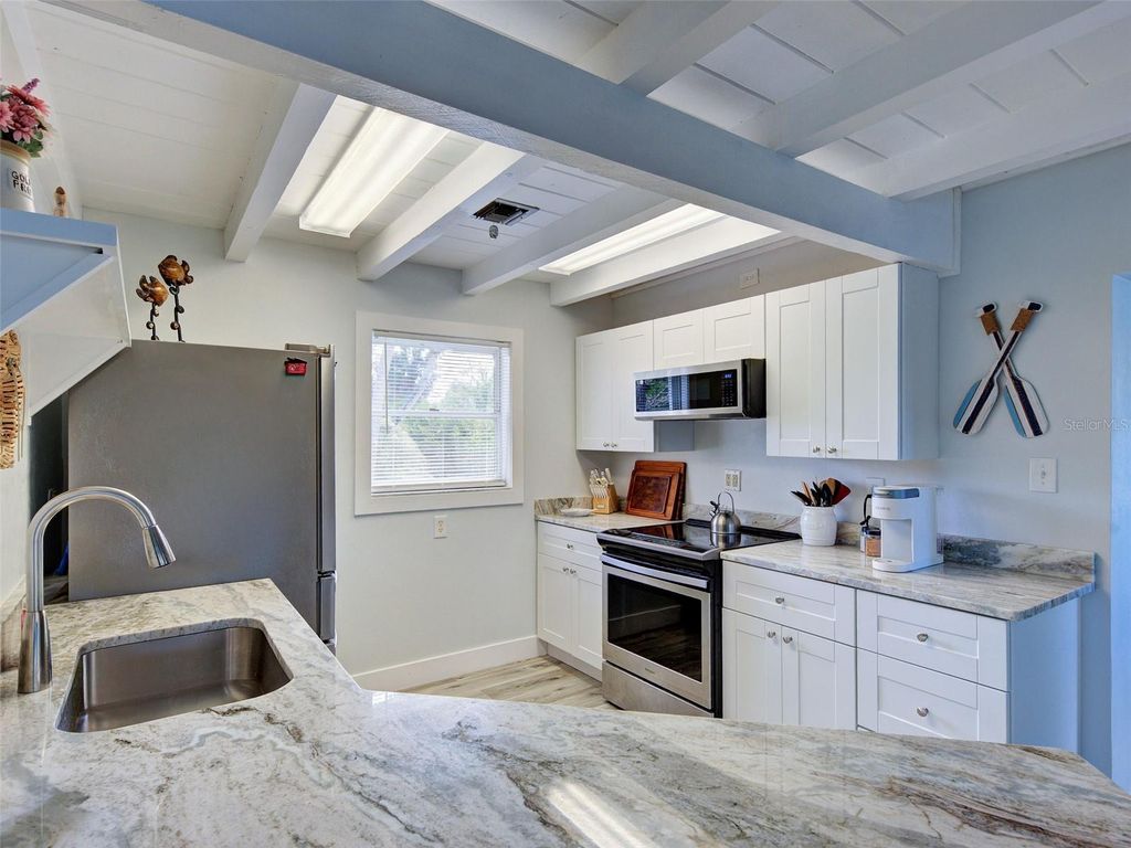 Image 30 of property listing at 24 S OXFORD DRIVE, Englewood, FL 34223