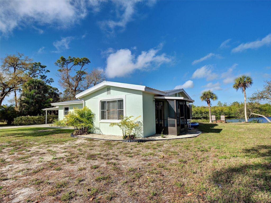 Image 8 of property listing at 24 S OXFORD DRIVE, Englewood, FL 34223