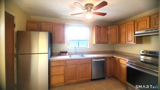 285 High Path Road 285, Windsor, CT 06095
