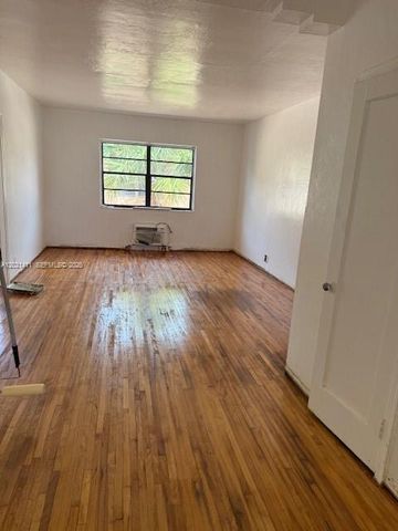 987 Bay Dr 1, Miami Beach, FL 33141