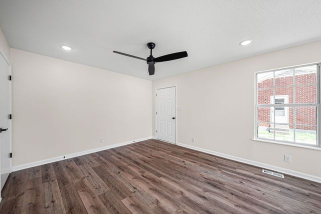 922 Martin St, Clarksville, TN 37040
