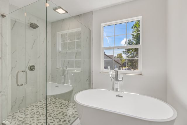 8841 Glass Chimney Lane, Fishers, IN 46037