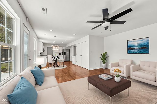 8841 Glass Chimney Lane, Fishers, IN 46037