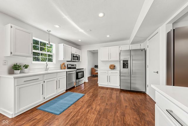 8841 Glass Chimney Lane, Fishers, IN 46037