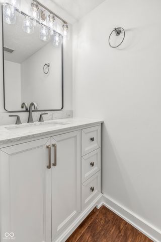 8841 Glass Chimney Lane, Fishers, IN 46037