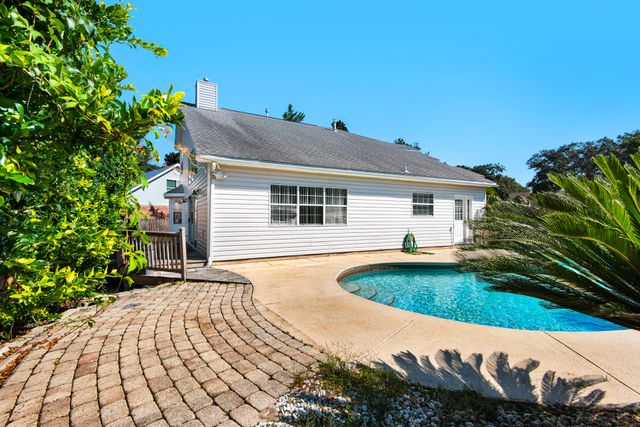 880 Brande Court, Shalimar, FL 32579