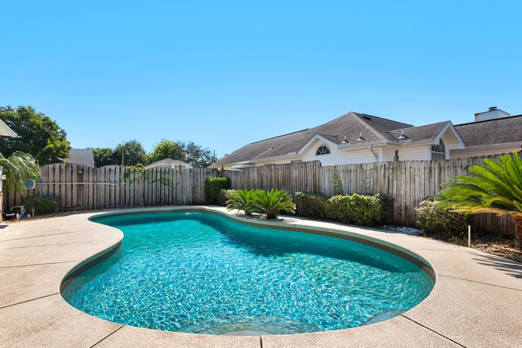 880 Brande Court, Shalimar, FL 32579