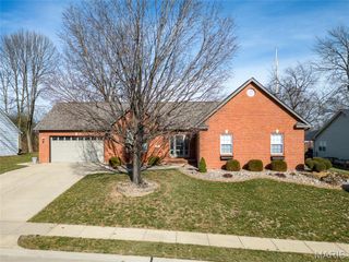 31 Chelsea Road, Collinsville, IL 62234
