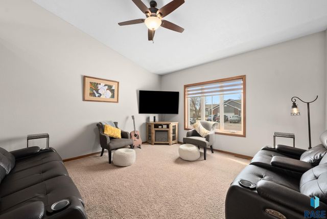 4708 E Tiger Lilly St Street, Sioux Falls, SD 57110