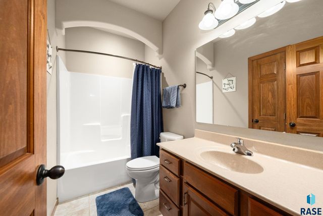 4708 E Tiger Lilly St Street, Sioux Falls, SD 57110