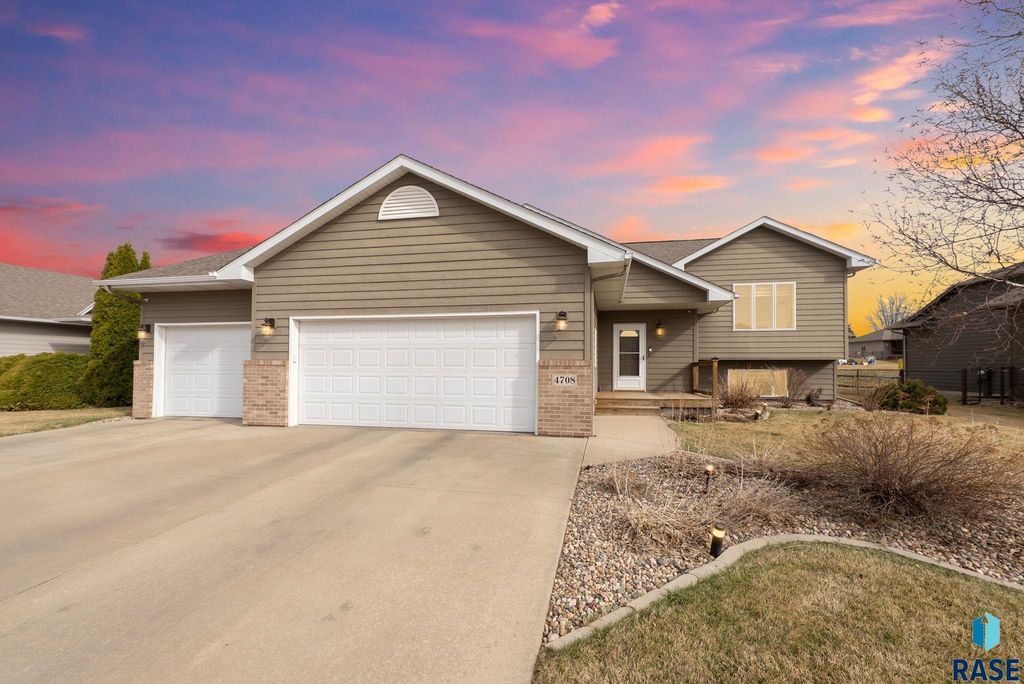 4708 E Tiger Lilly St Street, Sioux Falls, SD 57110