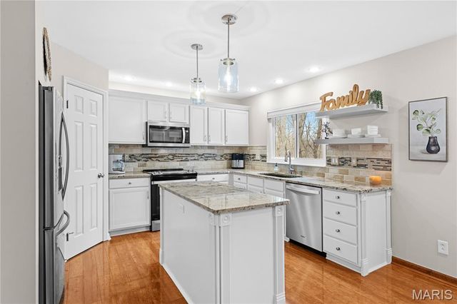 9 W Hampton Court, Foristell, MO 63348