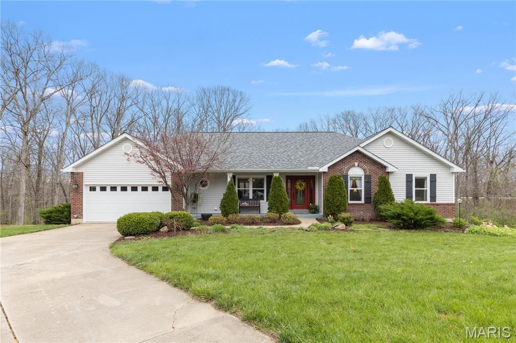 9 W Hampton Court, Foristell, MO 63348