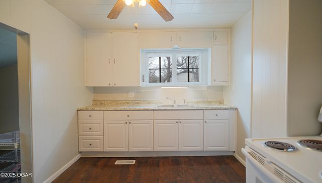 2118 N St Charles Avenue, Joplin, MO 64801