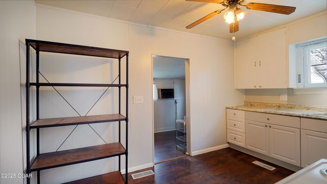 2118 N St Charles Avenue, Joplin, MO 64801