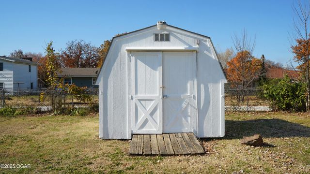 2118 N St Charles Avenue, Joplin, MO 64801