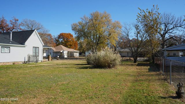 2118 N St Charles Avenue, Joplin, MO 64801