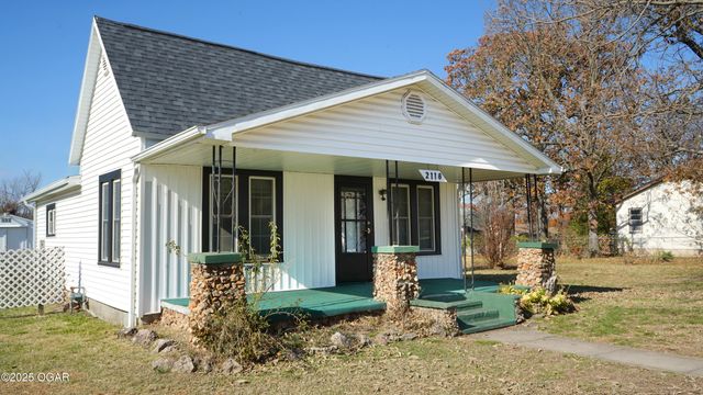 2118 N St Charles Avenue, Joplin, MO 64801