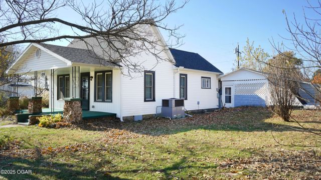 2118 N St Charles Avenue, Joplin, MO 64801