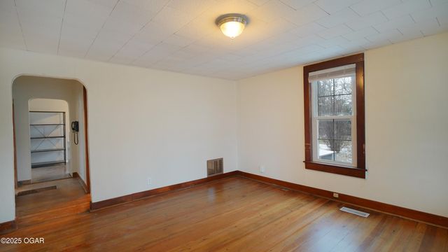 2118 N St Charles Avenue, Joplin, MO 64801