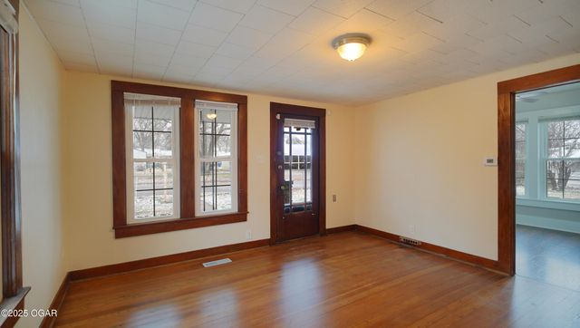 2118 N St Charles Avenue, Joplin, MO 64801