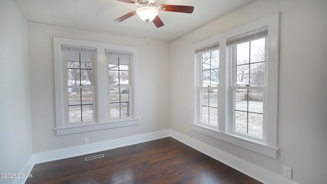 2118 N St Charles Avenue, Joplin, MO 64801