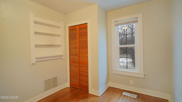 2118 N St Charles Avenue, Joplin, MO 64801