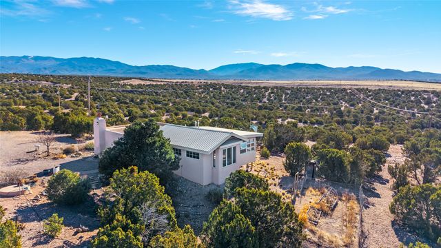 24 & 26 Calle Pia Tixier, Santa Fe, NM 87507