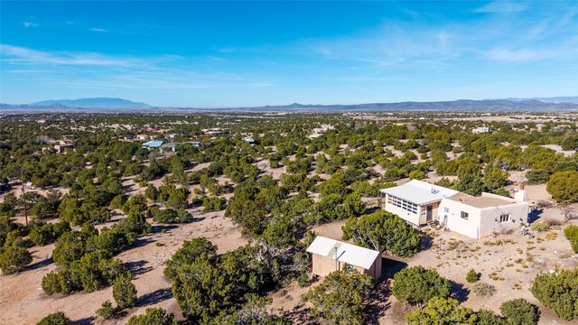 24 & 26 Calle Pia Tixier, Santa Fe, NM 87507