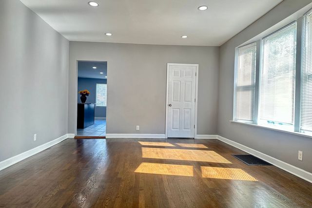 8521 S Carpenter Street, Chicago, IL 60620