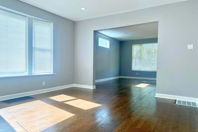 8521 S Carpenter Street, Chicago, IL 60620