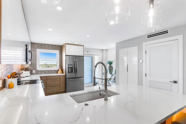 44 Yacht Club Drive 611, North Palm Beach, FL 33408