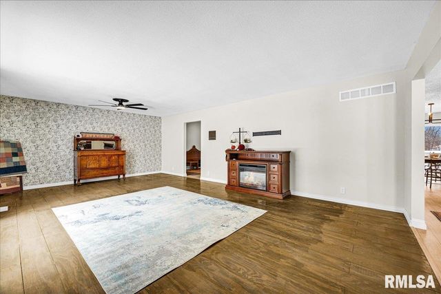 753 SUSAN Drive, Knoxville, IL 61448