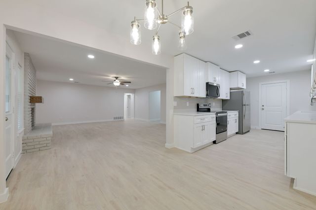 2717 Meadow Green, Bedford, TX 76021