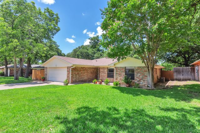 2717 Meadow Green, Bedford, TX 76021