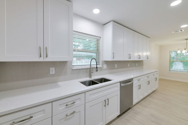 2717 Meadow Green, Bedford, TX 76021