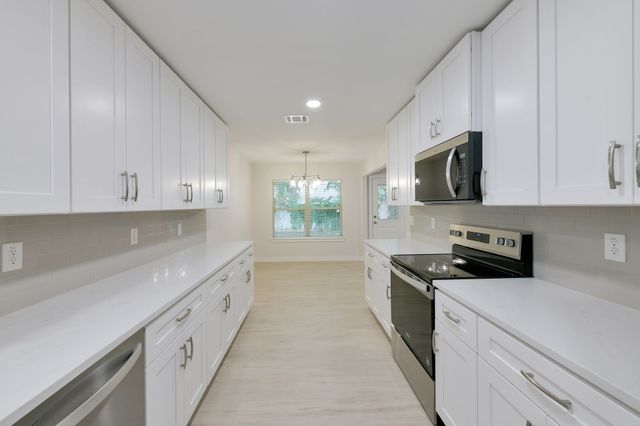 2717 Meadow Green, Bedford, TX 76021