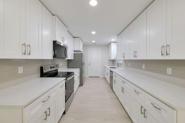 2717 Meadow Green, Bedford, TX 76021