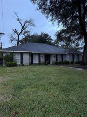 7215 Ridge Oak Drive, Houston, TX 77088