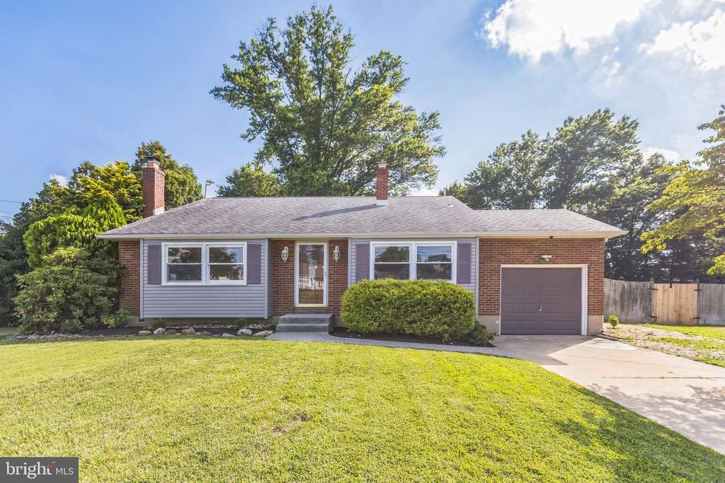 124 LUCAS DR, Bordentown, NJ 08505