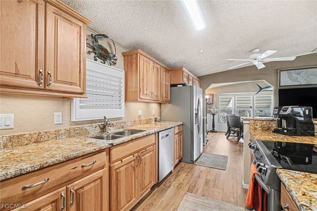 3094 Harpoon LN, St James City, FL 33956