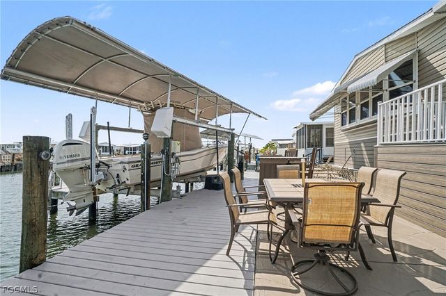 3094 Harpoon LN, St James City, FL 33956