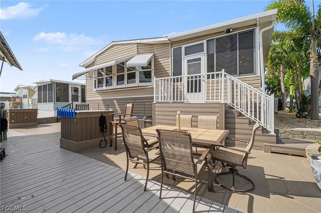 3094 Harpoon LN, St James City, FL 33956