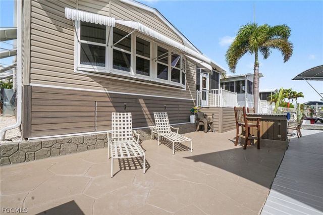 3094 Harpoon LN, St James City, FL 33956