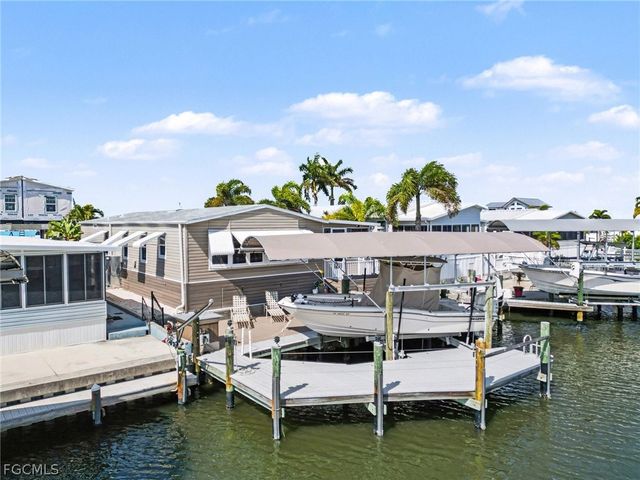 3094 Harpoon LN, St James City, FL 33956