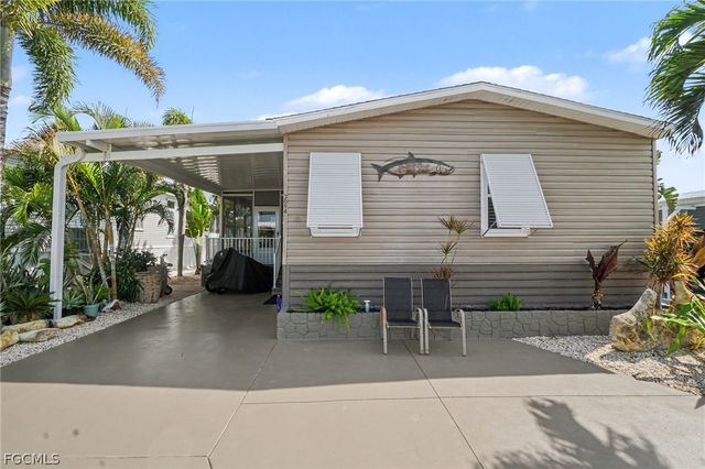 3094 Harpoon LN, St James City, FL 33956